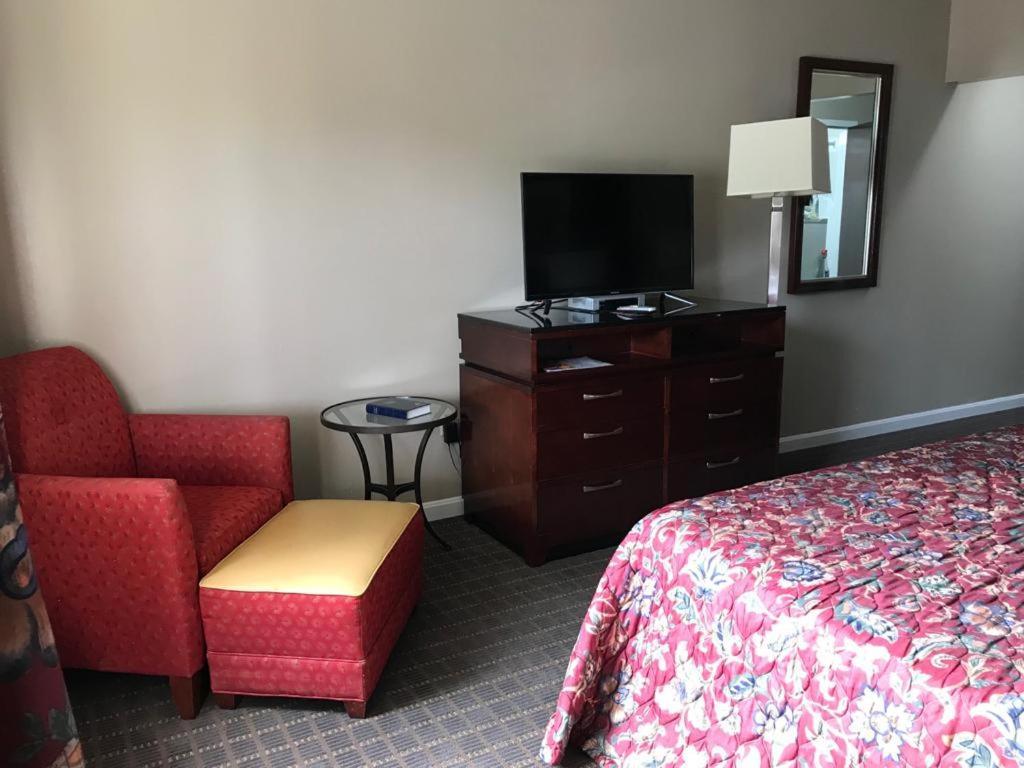 Cci Express Inn Central City Екстериор снимка