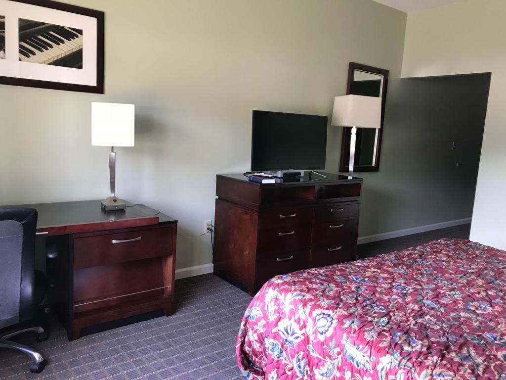 Cci Express Inn Central City Екстериор снимка